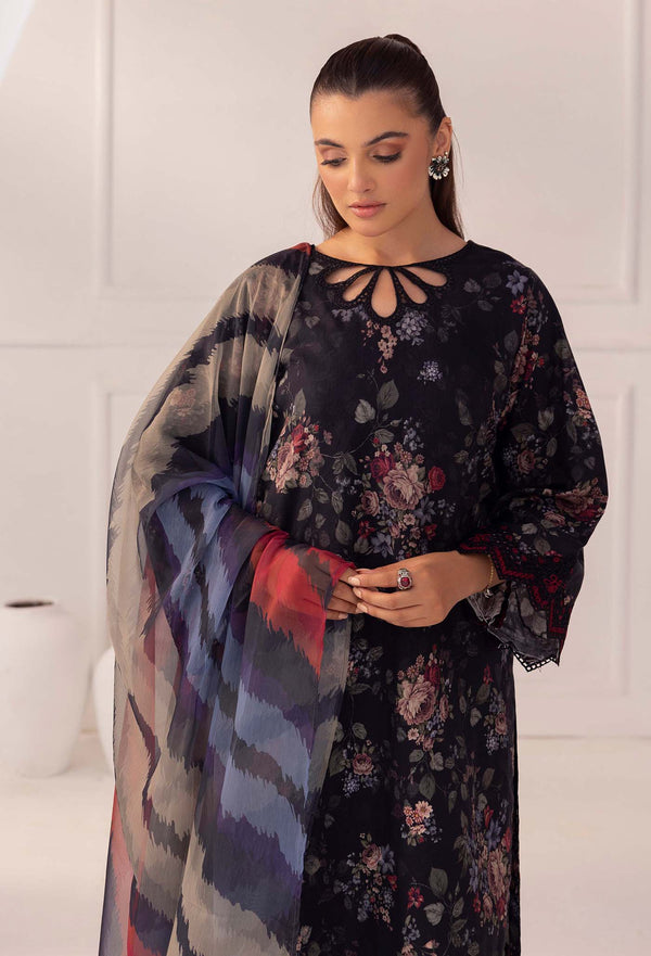 Best Lawn Dreesses Online in Pakistan