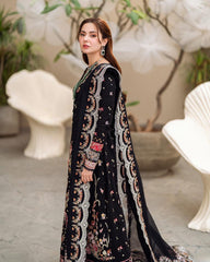 Best Lawn Dresses Online in Pakistan 