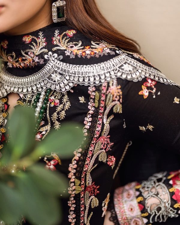 Best LAWN dRESSES Online in Pakistan 