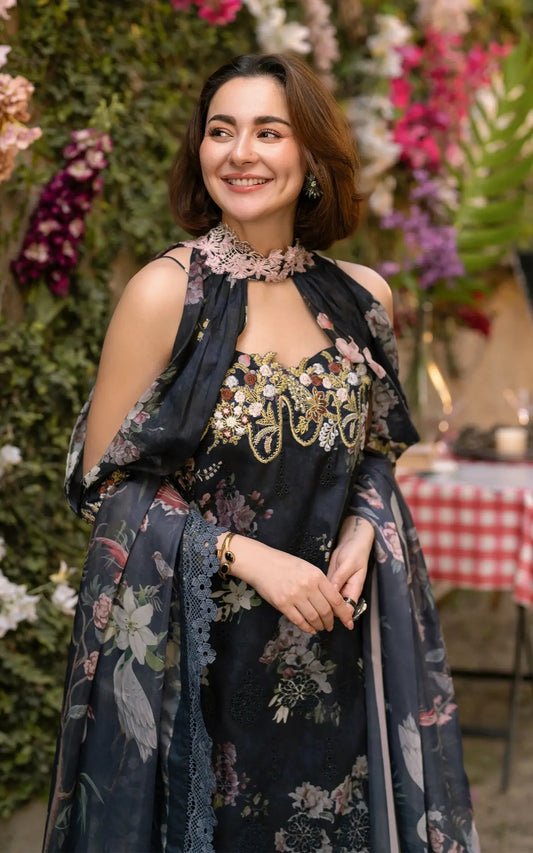 Best Lawn Dresses Online in Pakistan 